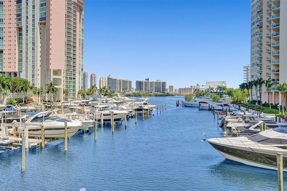 3370 Hidden Bay Dr #511 Aventura, FL 33180