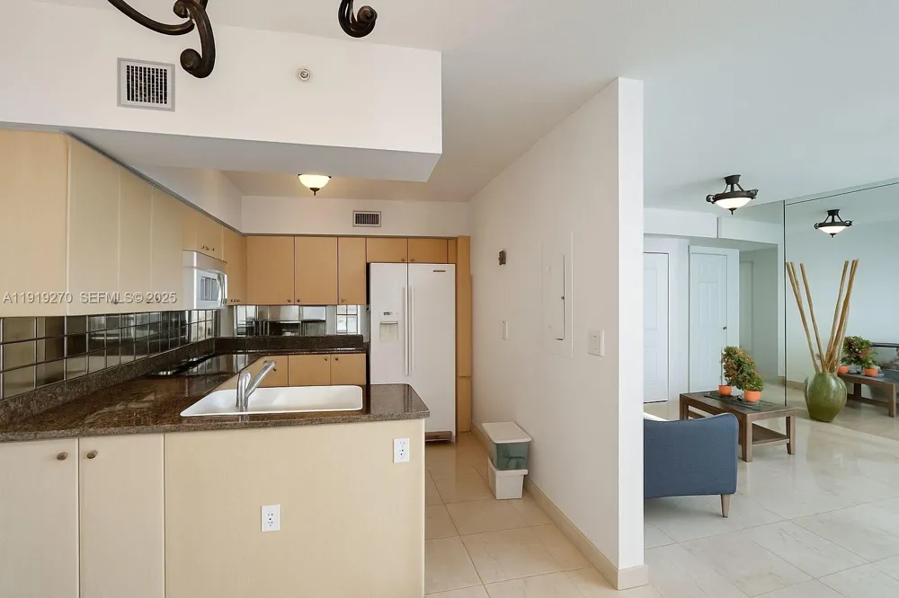 3370 Hidden Bay Dr #511 Aventura, FL 33180