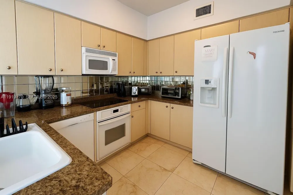 3370 Hidden Bay Dr #511 Aventura, FL 33180