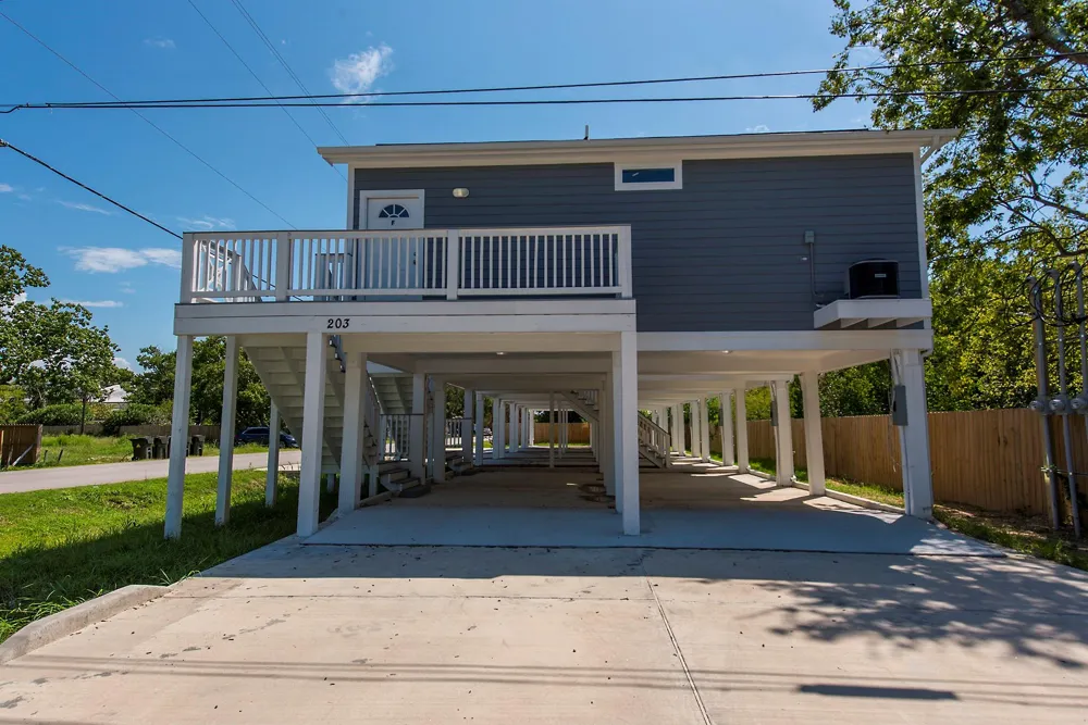 203 6th St #D San Leon, TX 77539