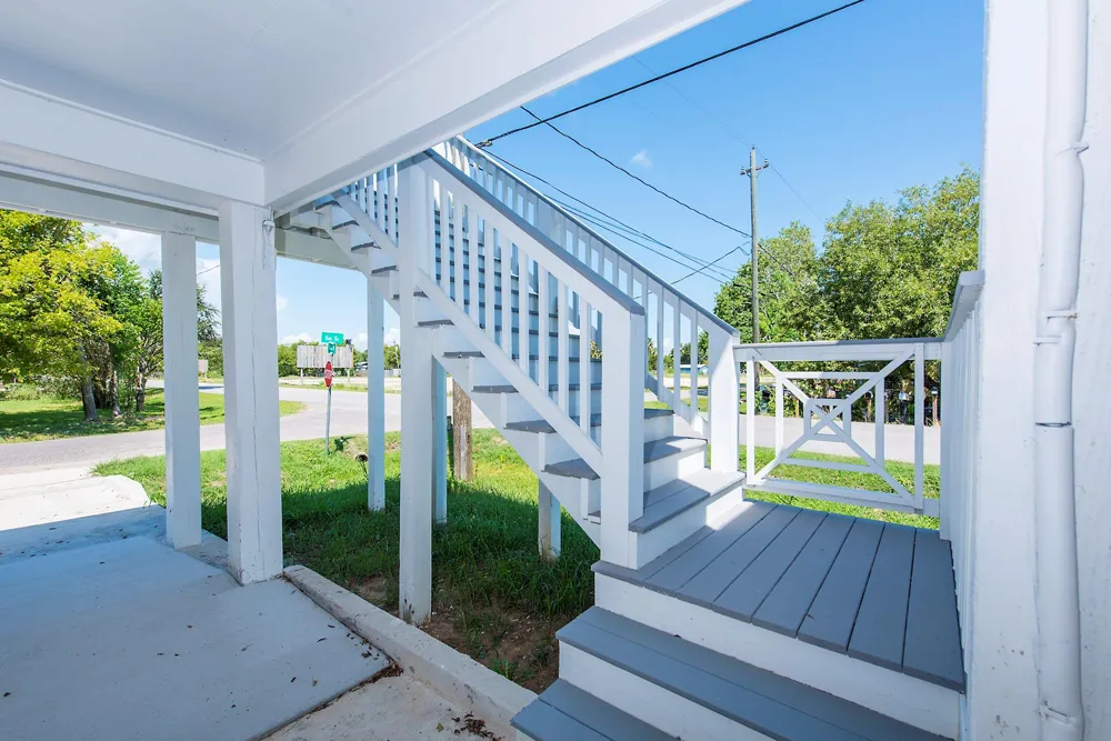 203 6th St #D San Leon, TX 77539
