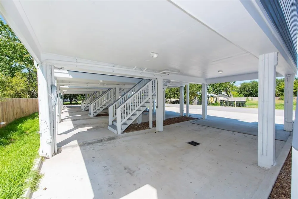203 6th St #D San Leon, TX 77539