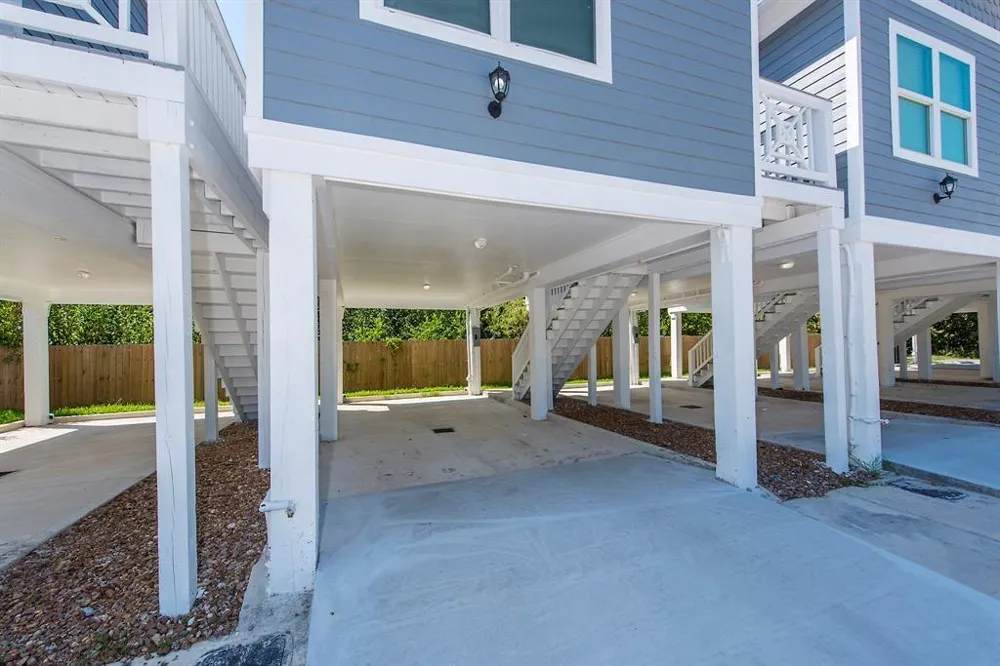 203 6th St #D San Leon, TX 77539