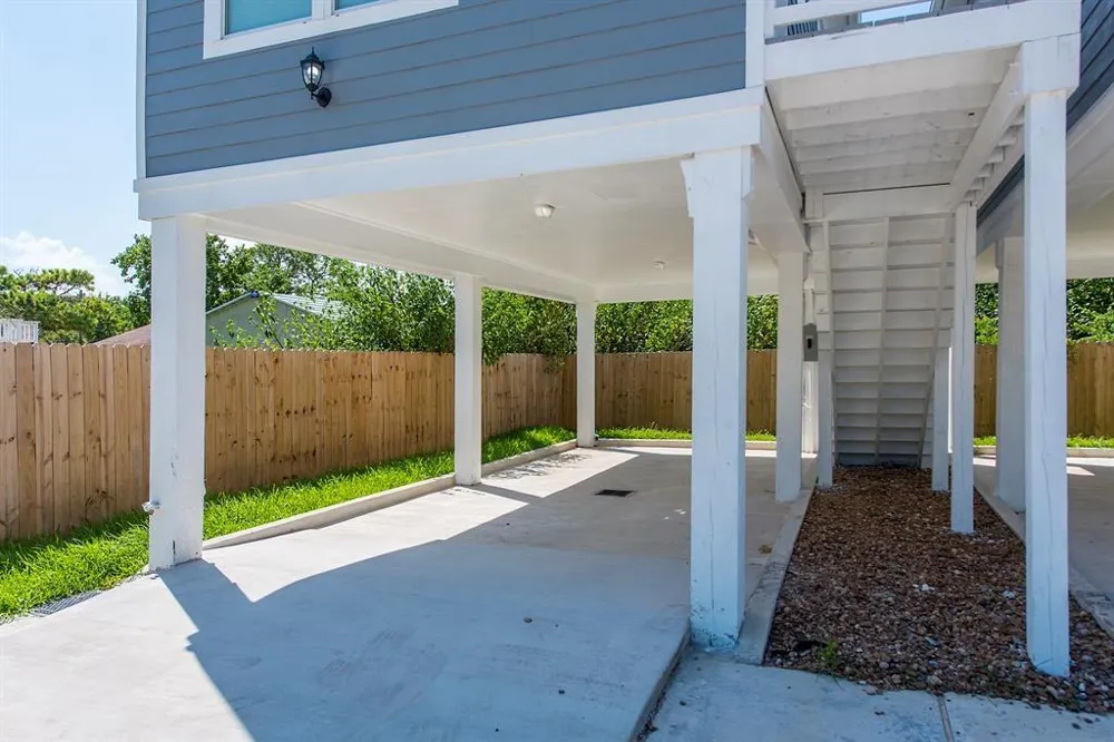 203 6th St #D San Leon, TX 77539