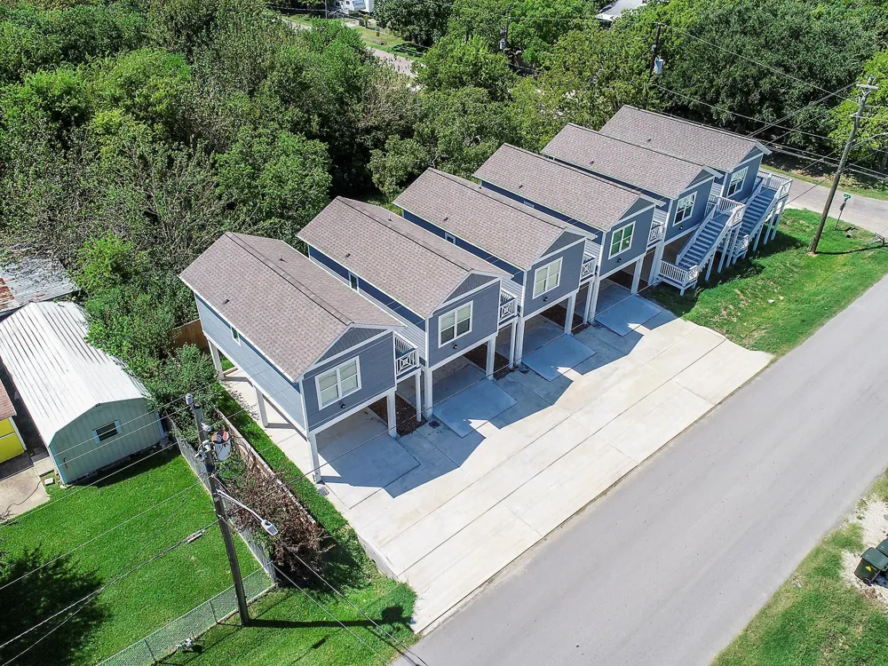 203 6th St #D San Leon, TX 77539