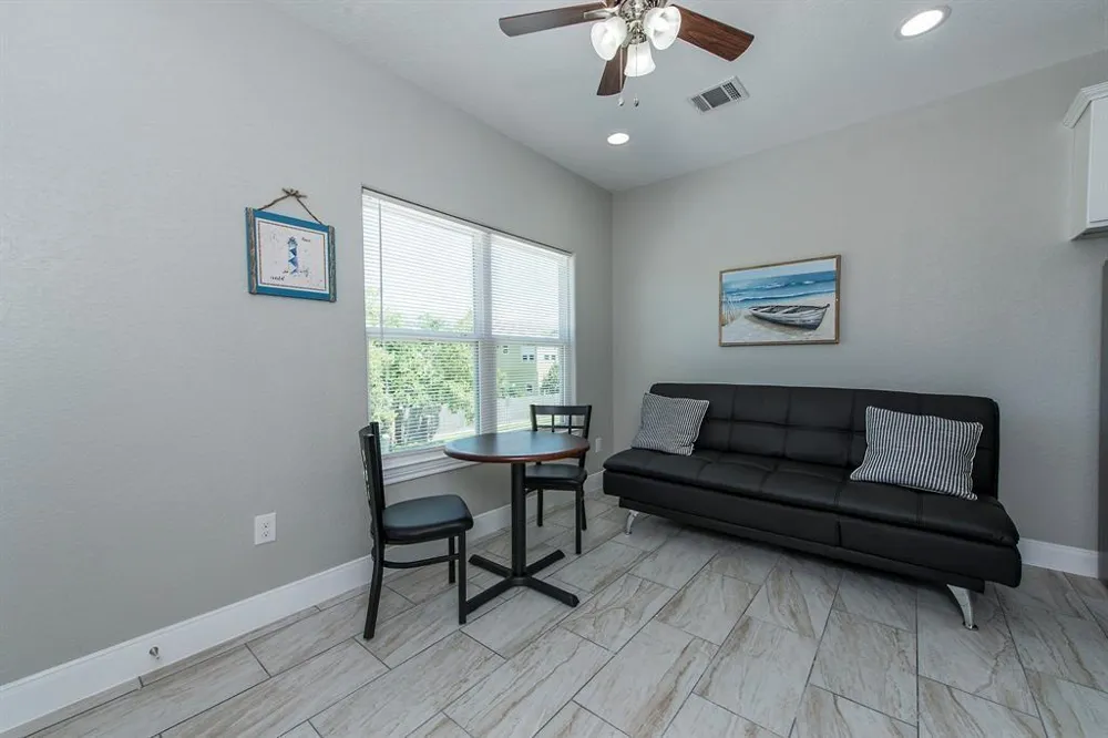 203 6th St #D San Leon, TX 77539