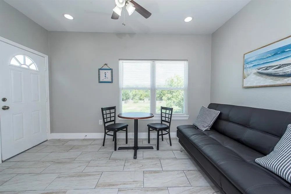 203 6th St #D San Leon, TX 77539