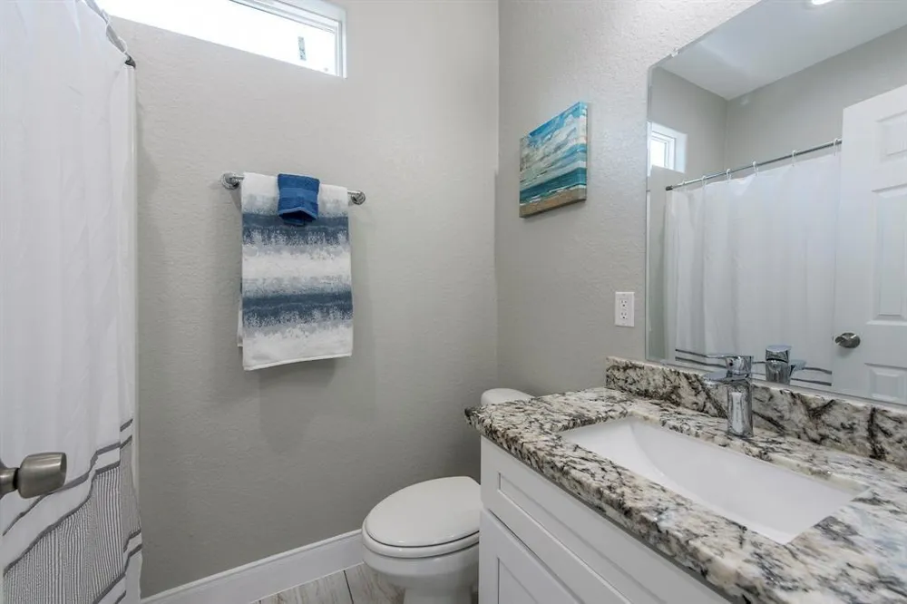 203 6th St #D San Leon, TX 77539