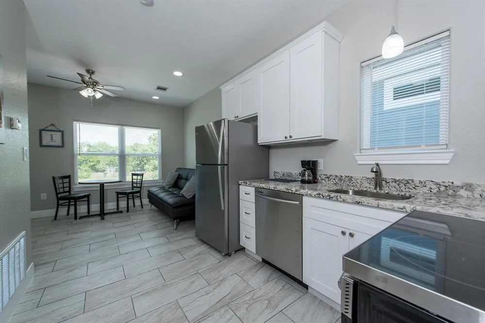 203 6th St #D San Leon, TX 77539