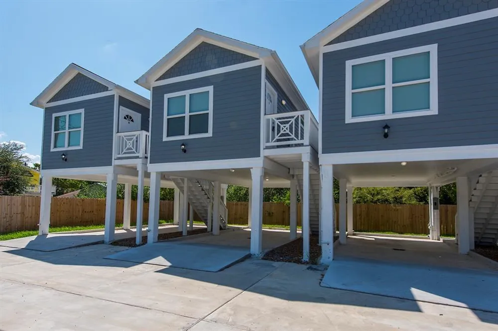 203 6th St #D San Leon, TX 77539