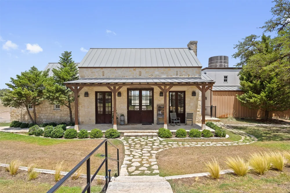 140 Lantana Drive Johnson City, TX 78636