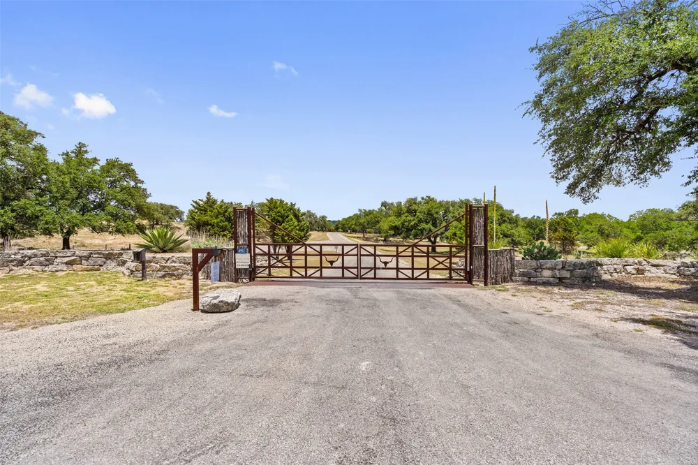 140 Lantana Drive Johnson City, TX 78636