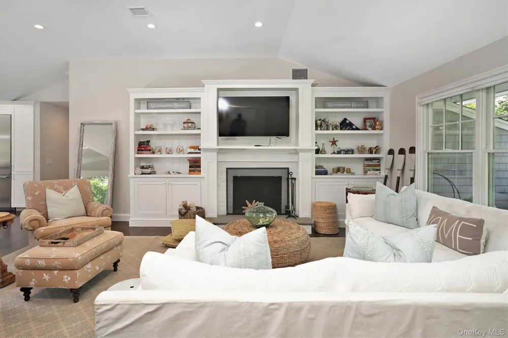 32 White Oak Lane Westhampton Beach, NY 11978