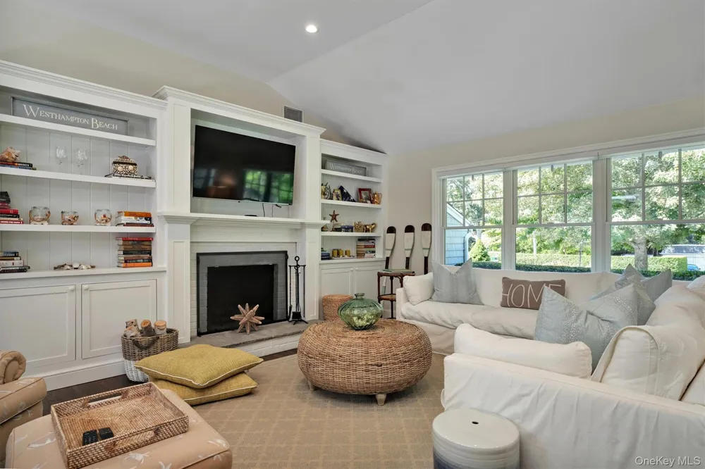 32 White Oak Lane Westhampton Beach, NY 11978