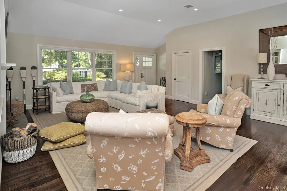 32 White Oak Lane Westhampton Beach, NY 11978