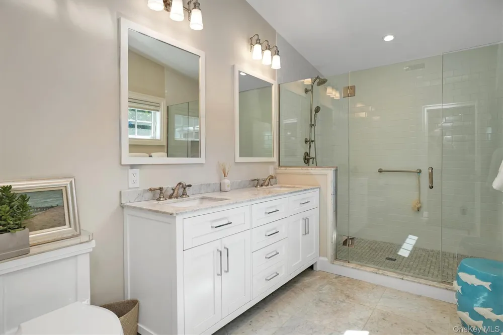 32 White Oak Lane Westhampton Beach, NY 11978