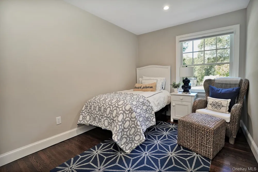 32 White Oak Lane Westhampton Beach, NY 11978
