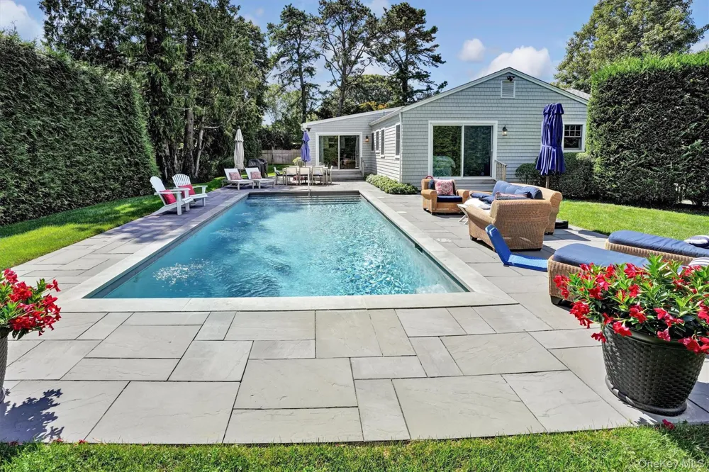32 White Oak Lane Westhampton Beach, NY 11978