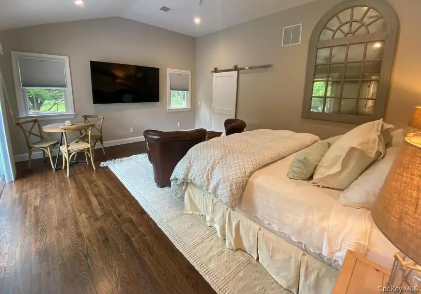 32 White Oak Lane Westhampton Beach, NY 11978