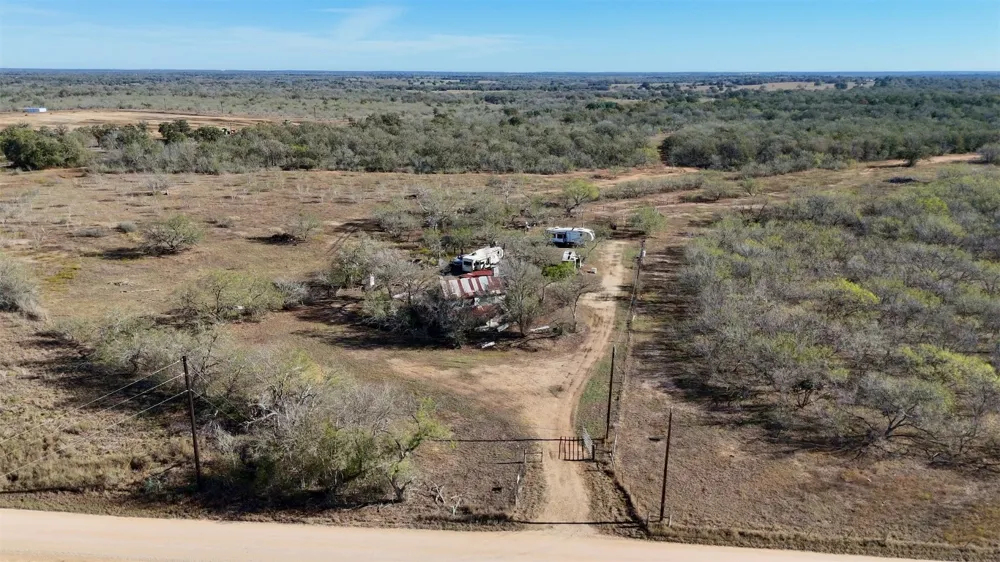 7180 CR 283 Harwood, TX 78632