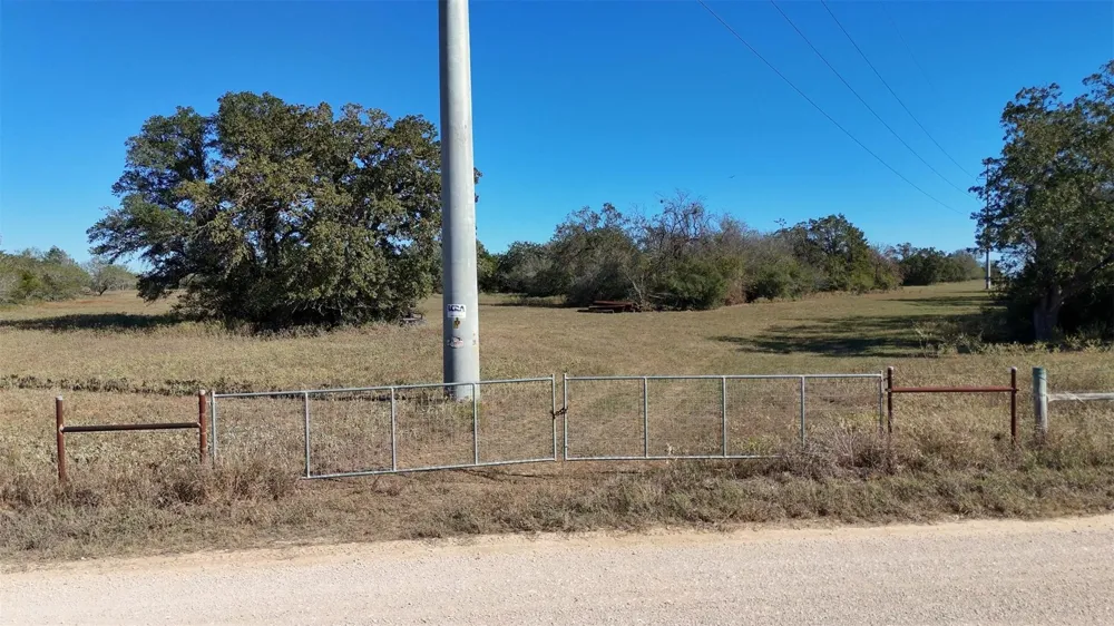 7180 County Road 283 Harwood, TX 78632