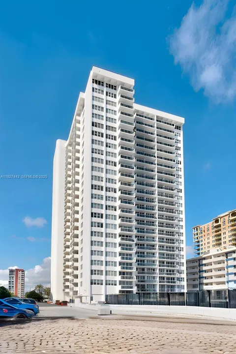 3140 S Ocean Dr #511