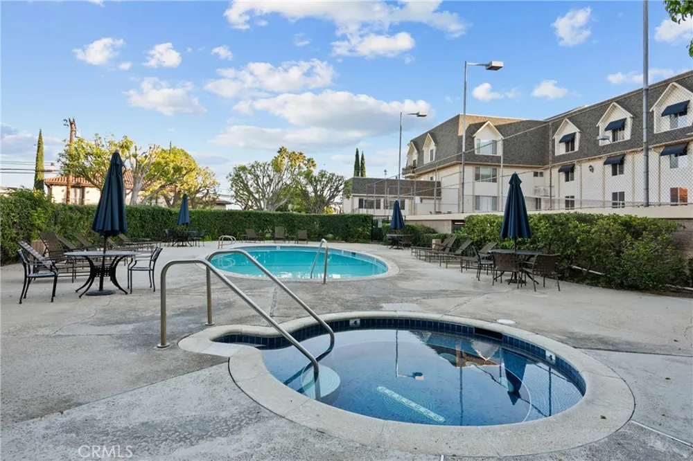 2385 Roscomare #F16 Bel Air, CA 90077