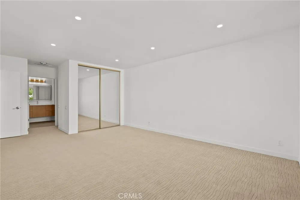 2385 Roscomare #F16 Bel Air, CA 90077