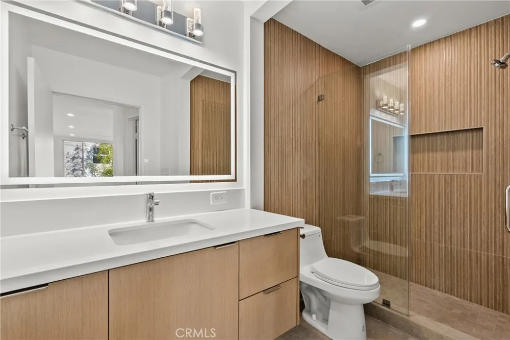 2385 Roscomare #F16 Bel Air, CA 90077