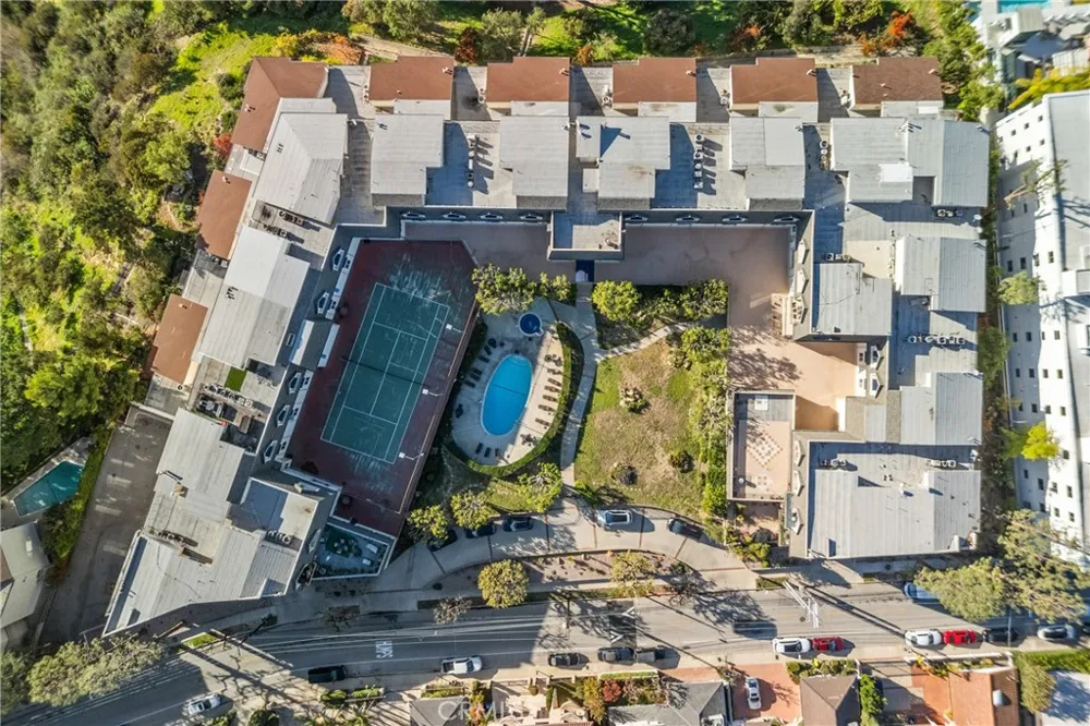 2385 Roscomare #F16 Bel Air, CA 90077