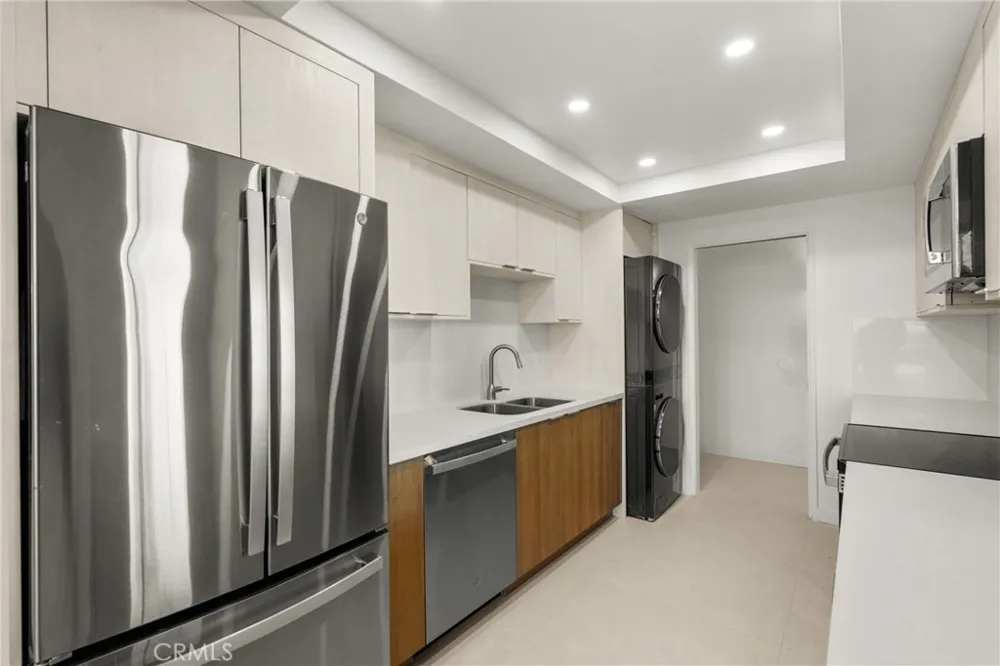 2385 Roscomare #F16 Bel Air, CA 90077