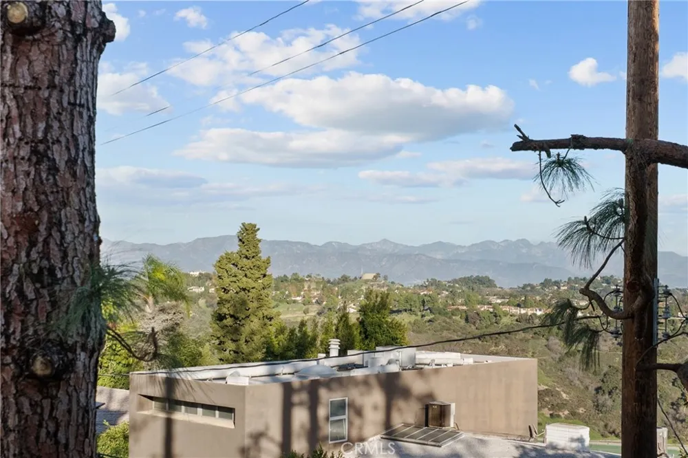 2385 Roscomare #F16 Bel Air, CA 90077