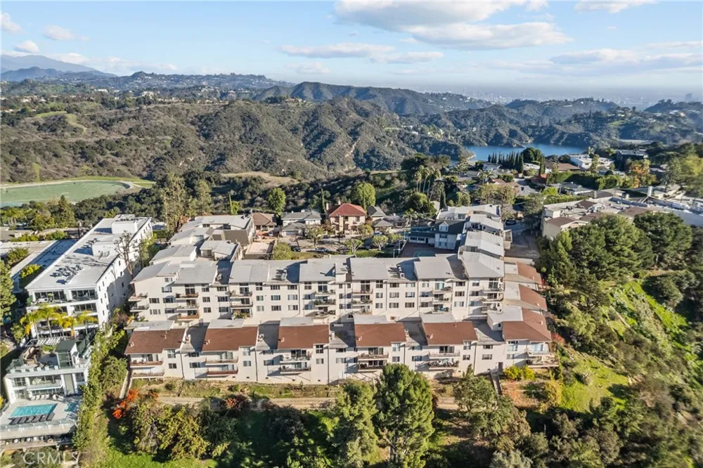 2385 Roscomare #F16 Bel Air, CA 90077
