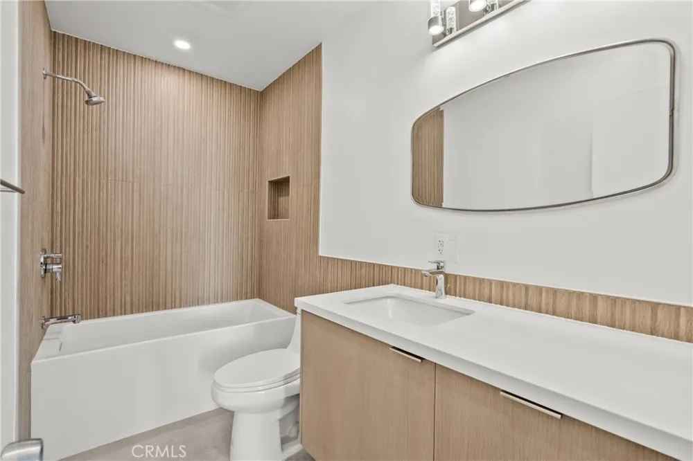 2385 Roscomare #F16 Bel Air, CA 90077