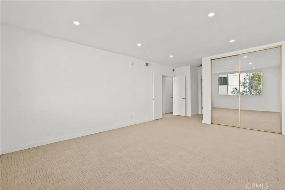 2385 Roscomare #F16 Bel Air, CA 90077