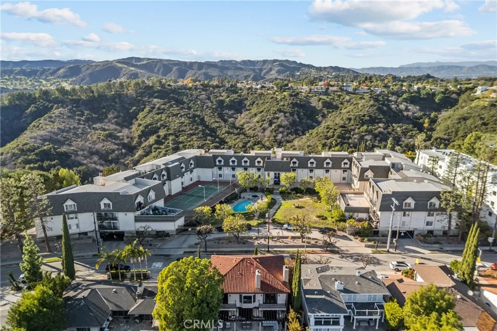 2385 Roscomare #F16 Bel Air, CA 90077