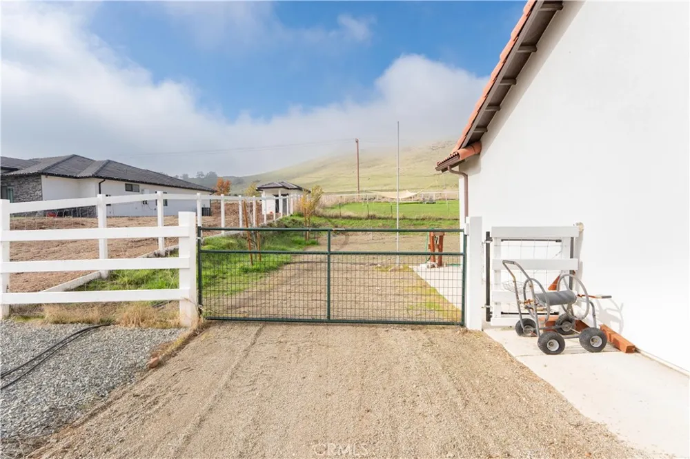 16605 Deer Creek Drive Springville, CA 93265
