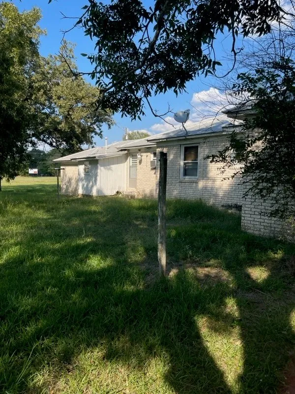 1001 S Fairway Street Fairfield, TX 75840