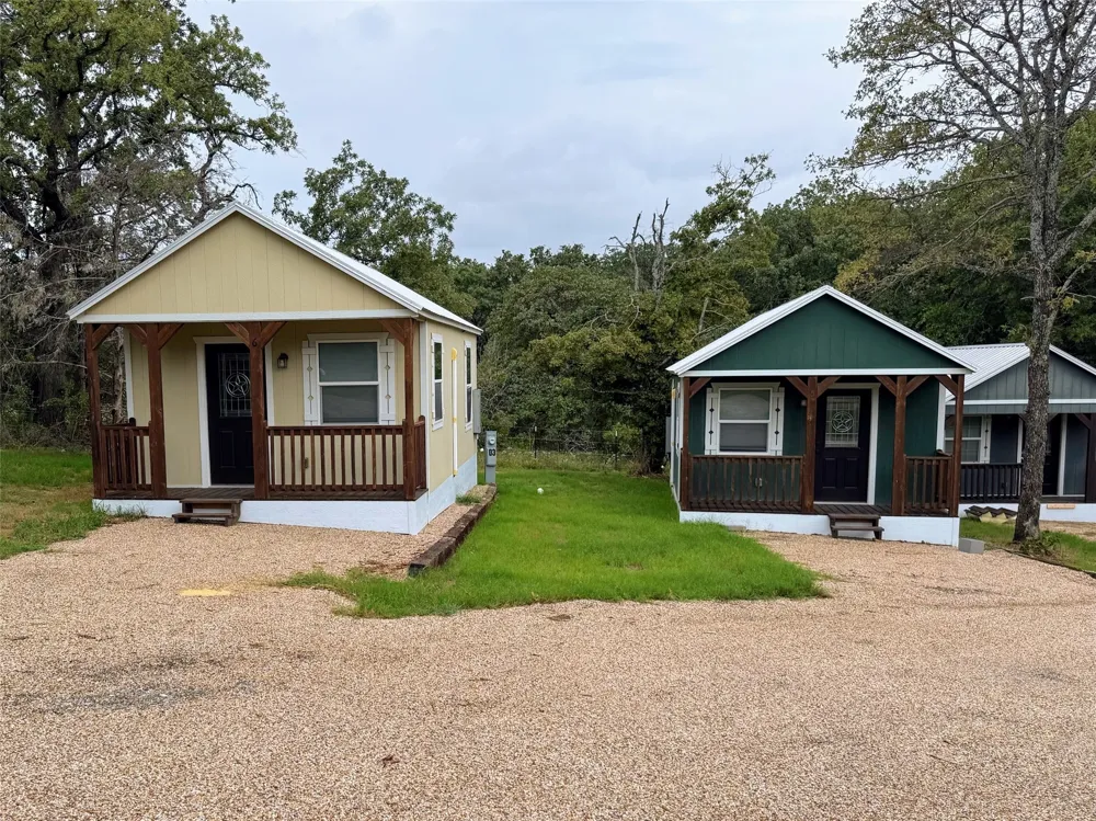 5001 Knob Hill Road #D2-D5 Azle, TX 76020
