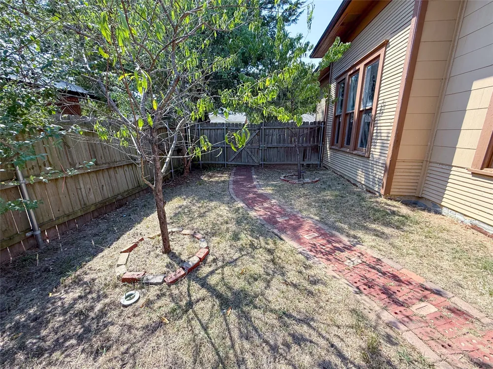 1210 Monroe Street Commerce, TX 75428