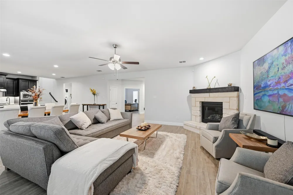 813 Comal Drive Mansfield, TX 76063