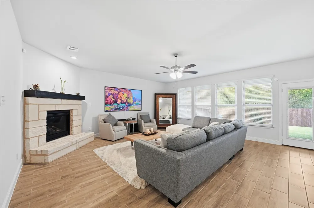 813 Comal Drive Mansfield, TX 76063