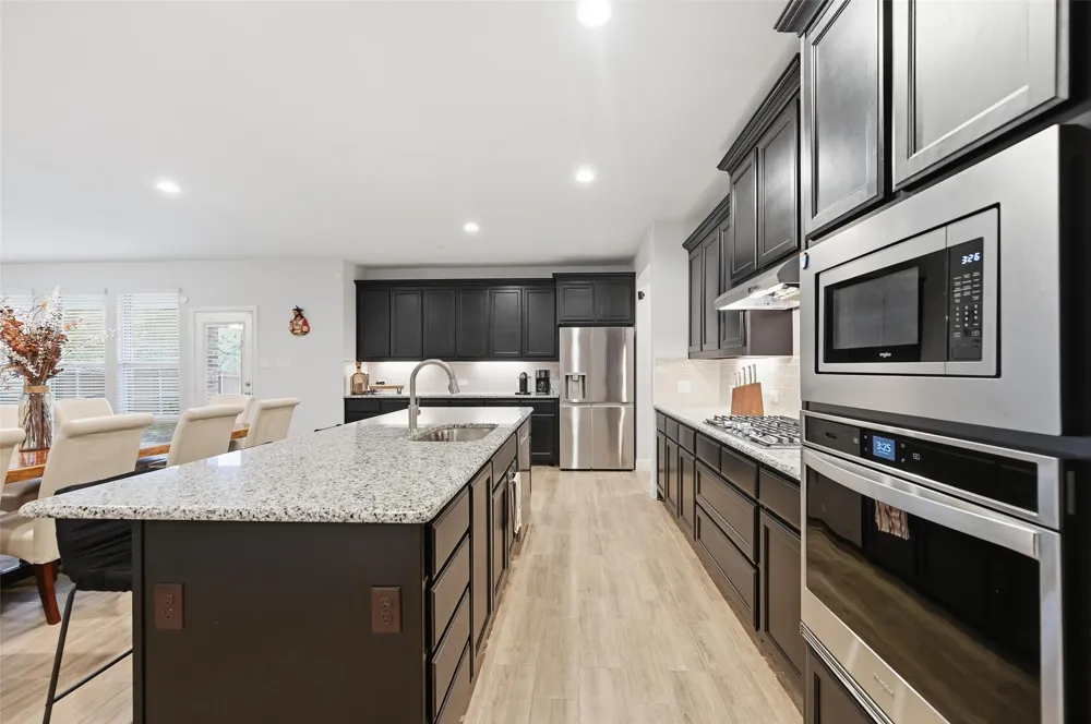 813 Comal Drive Mansfield, TX 76063
