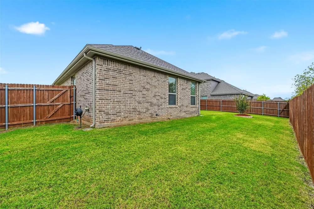 813 Comal Drive Mansfield, TX 76063