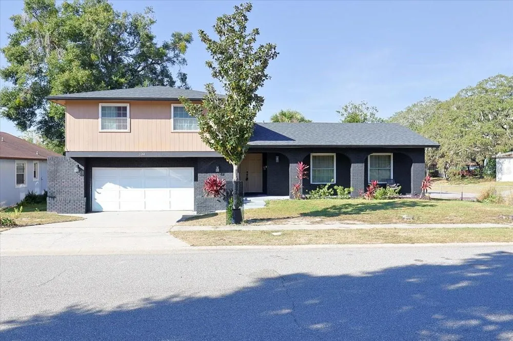 2244 MENOMONEE COURT