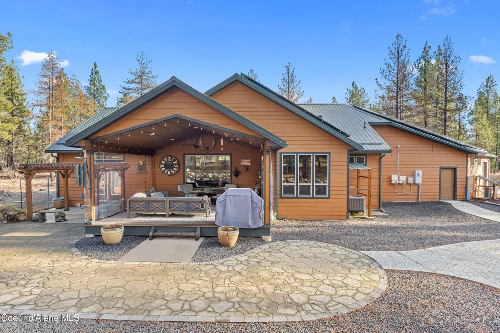 28615 Milan Road Chattaroy, WA 99003