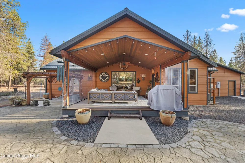 28615 Milan Road Chattaroy, WA 99003