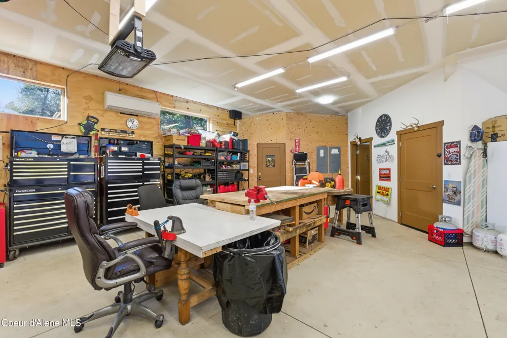 28615 Milan Road Chattaroy, WA 99003