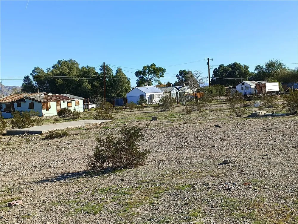 10 Santa Fe Street Daggett, CA 92327