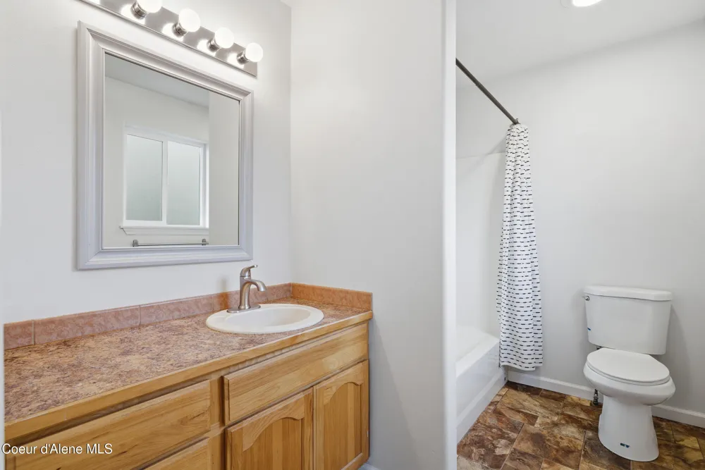 71 Schissler Lane Kootenai, ID 83840